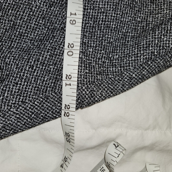 Banana Republic tweed miniskirt with zippered waist, size 14 - Picture 7 of 9